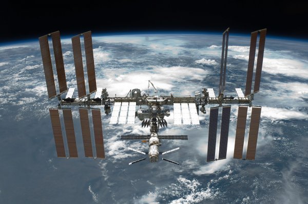 Роскосмос: В 2019 году США будет летать к МКС независимо от РФ