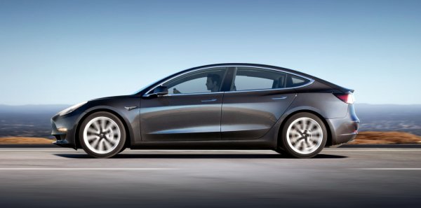 Седан Tesla Model 3 Performance появился в конфигураторе