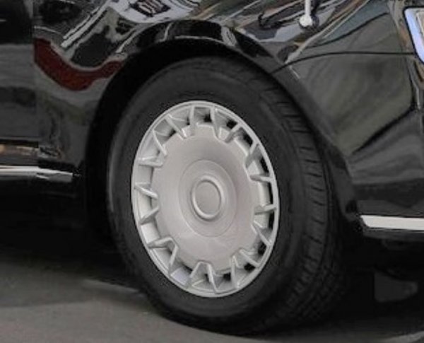 Лимузин Aurus Senat из «Кортежа» оснащается грузовыми шинами