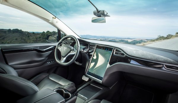 Автопилот Tesla станет полностью автономным уже в августе