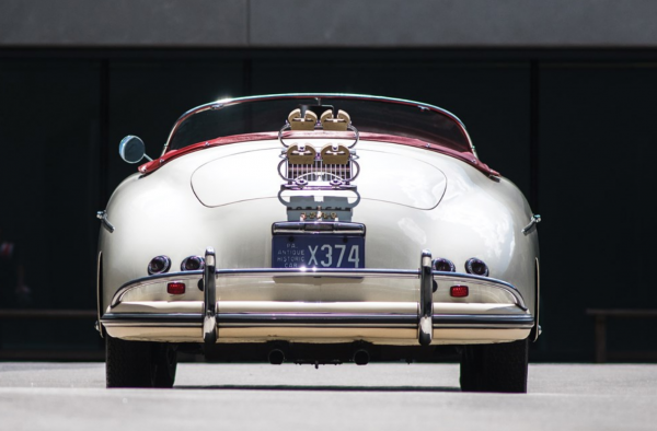В США на аукционе продадут скоростной спорткар Porsche 1956 года