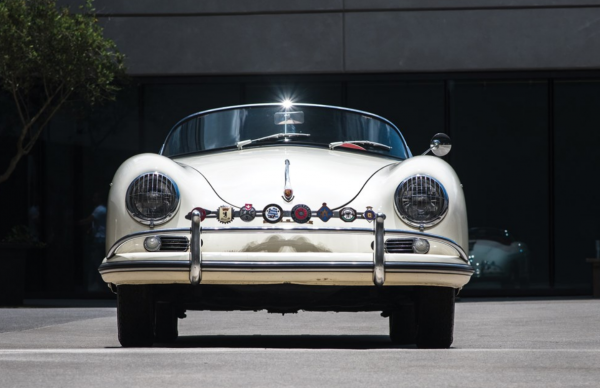 В США на аукционе продадут скоростной спорткар Porsche 1956 года