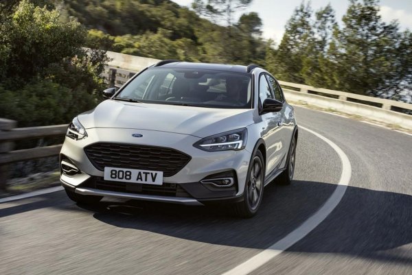 Новый Ford Focus сможет «видеть» ямы на дорогах