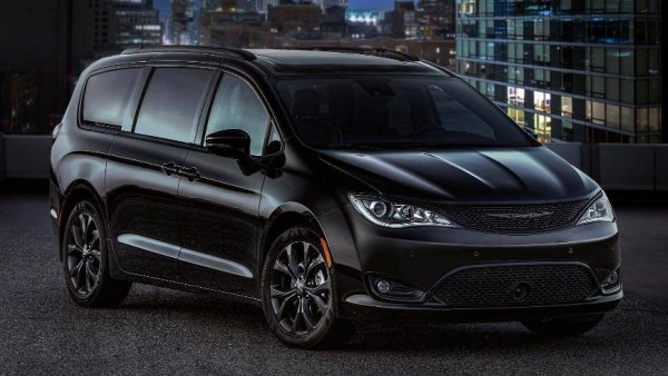 Chrysler Pacifica Hybrid 2019 стал полностью черным