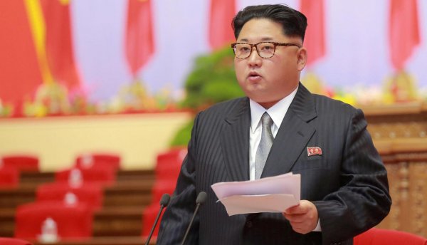 Знает толк: Ким Чен Ын прокатился на заниженной LADA Priora
