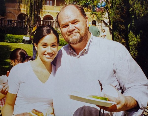 «Я употреблял наркотики 20 лет назад»: Отец Меган Маркл снова опозорил свою дочь
