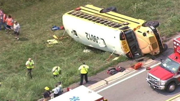 В США более 40 человек пострадали в ДТП со школьным автобусом