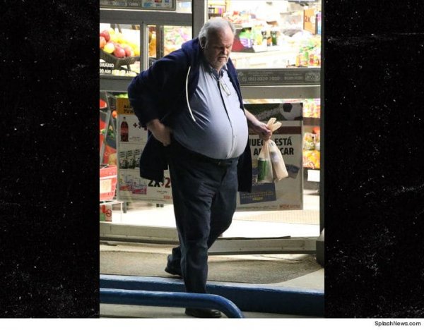 СМИ: Пожилой отец Меган Маркл выпустит личную коллекцию толстовок