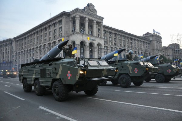 Украинский репортер высмеял «новинки» военной техники к Дню независимости страны
