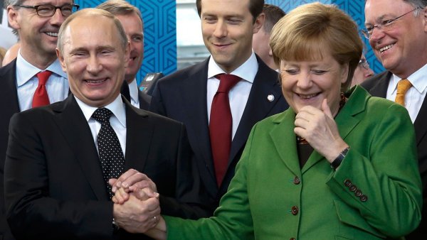 Принцесса в заточении: СМИ узнали, как «томилась» Меркель, ожидая Путина со свадьбы