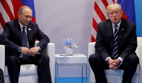 Сенаторы США потребовали от  Помпео материалы закрытой встречи Трампа и Путина