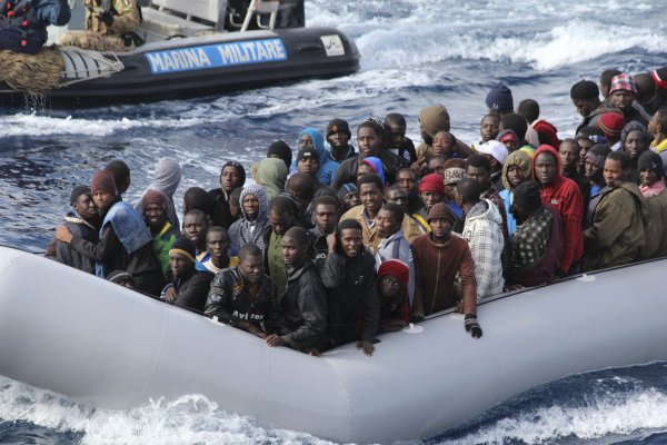 Еврокомиссия отреагировала на угрозы Италии из-за беженцев