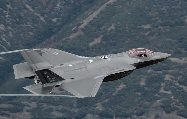 СМИ: Для борьбы с Россией в США создали «гибрид» F-22 и F-35