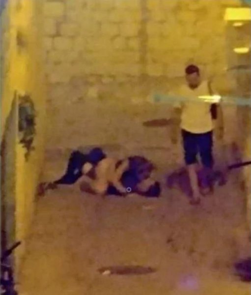Пьяная пара занялась жарким сексом прямо в переулке в Хорватии
