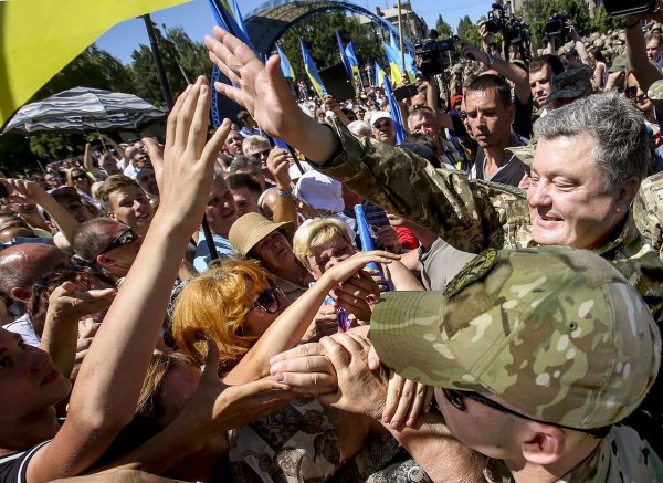 Ржавая рухлядь: В Сети высмеяли видео украинских танкистов от Петра Порошенко