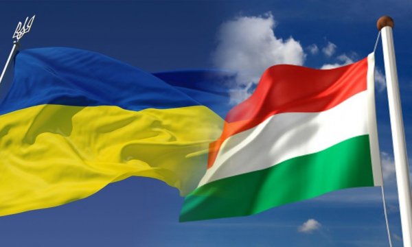 Венгрия выдаёт венгерские паспорта украинцам тайком от украинских властей