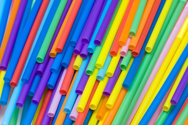 В Калифорнии утвержден законопроект об ограничении использования пластиковых соломинок