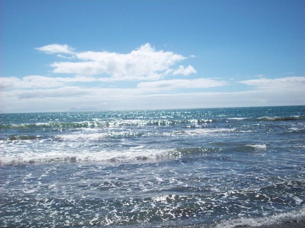В Квинсленде 7,5-метровая воронка «поглотила» пляж