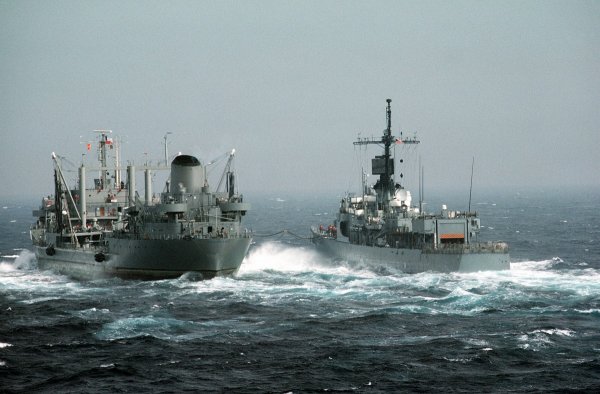 К трем кораблям в Черном море Украина отправила подкрепление