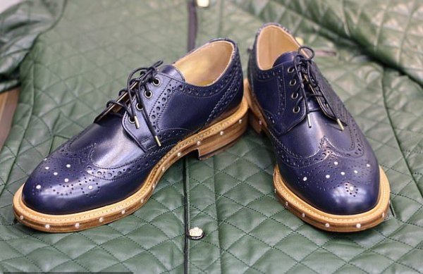 Британский дизайнер создал бриллиантовые мужские туфли за $13 000