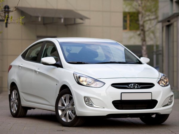 «Чужой» бампер: О Hyundai Solaris с «сюрпризом» от дилера рассказали в сети