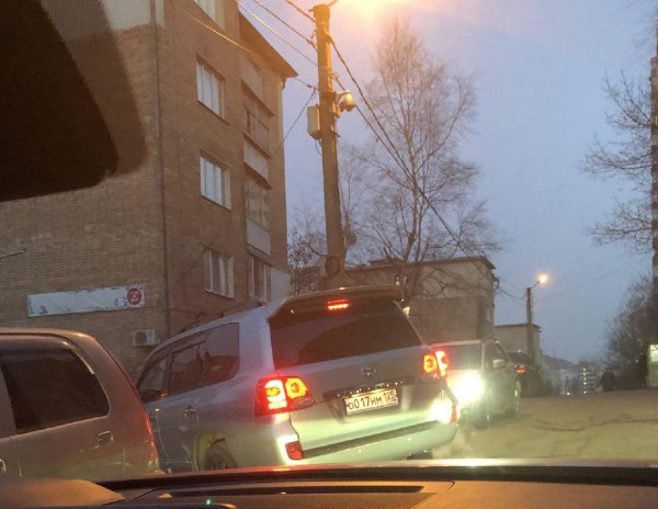 «Забелился»: Олег Кожемяко прибыл проголосовать на новейшем Land Cruiser