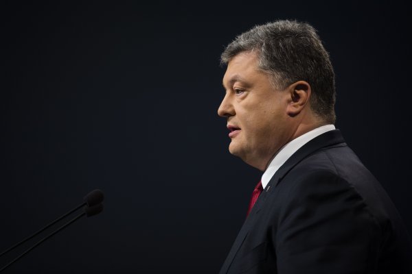 «Выследил и припугнул»: Убийство охранника Порошенко может закончиться смертью президента Украины