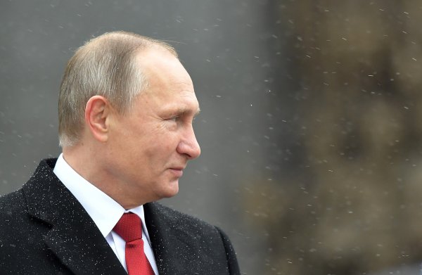 Песков рассказал, как Путин получает пенсию и зарплату