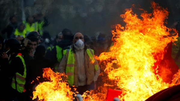 Жёлтые жилеты по-русски: Отмены льгот на электроплиты приведут к массовым протестам