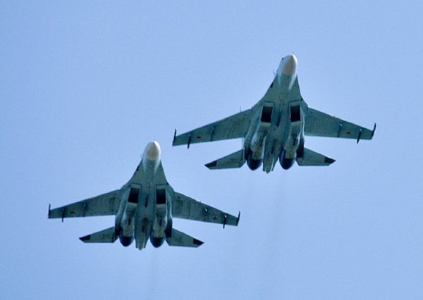 «Как ворону паршивую»: Пользователи Сети обсуждают перехват Су-27 истребителя НАТО
