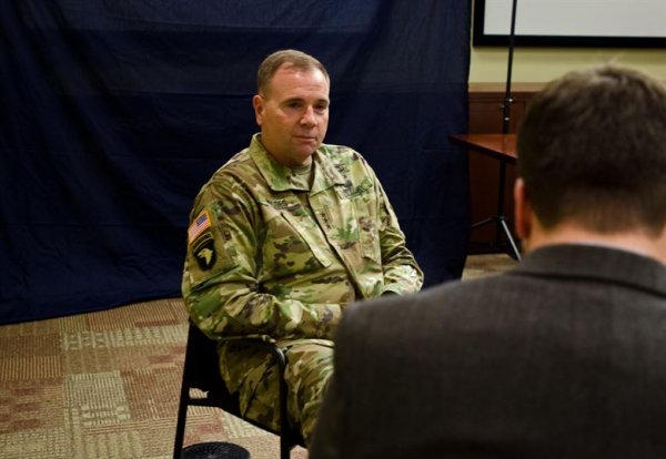 Разжигают спор славян: генерал американской армии надеется использовать Польшу в войне против России