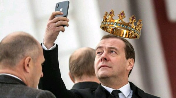 Дежавю в Кремле?: Медведев готовится вновь сменить Путина за счет «воскрешения» регионов РФ