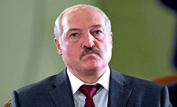 Решать надо с Путиным: Медведев не простил Лукашенко унижения времён президентства