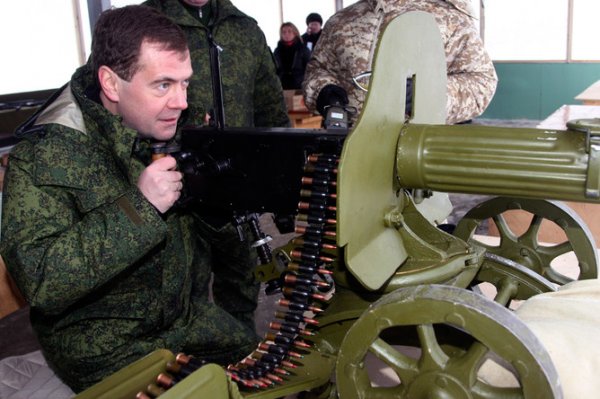 Медведев стремится «пойти войной на Донбасс», вместо Белоруссии: посол Бабич спешно уехал из Минска