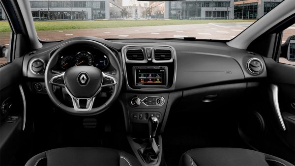 «LADA под гнётом французов»: Почему Renault Logan лучше «Весты», объяснил блогер