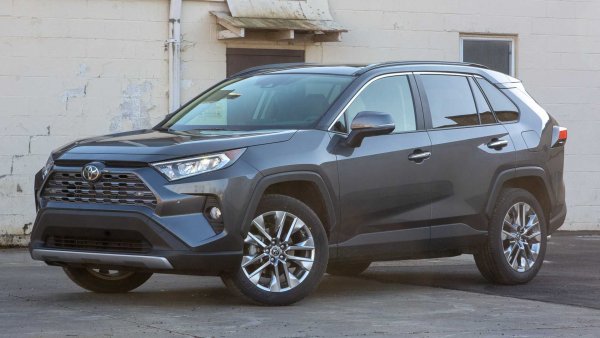 «Пожалуюсь в Toyota Motors!»: Нежелание дилеров ремонтировать Toyota RAV4 по гарантии возмутило владельца
