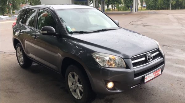 «Европеец», но на русском: Блогер показал дизельный Toyota RAV4, пригнанный из Франции