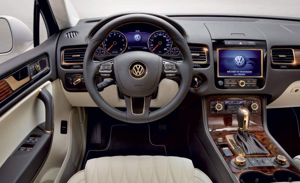 «Прёт, но недостаточно»: Обзорщик сравнил два «турбодизеля» Volkswagen Touareg