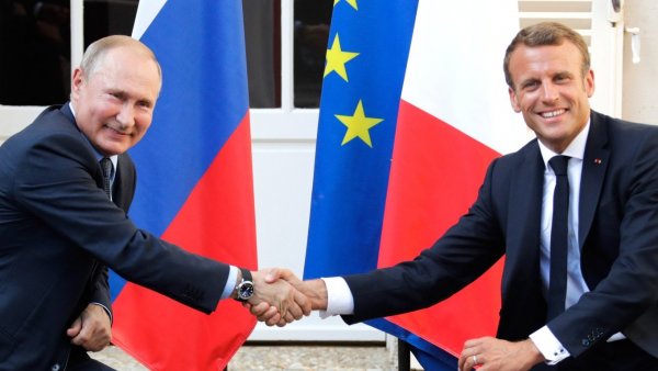 ФСБ завербовала президента Франции через его охранника – СМИ
