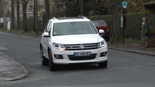«Бойтесь официалов, дары приносящих»: Блогер рассказал о «разводе» на 800 000 рублей при покупке VW Tiguan