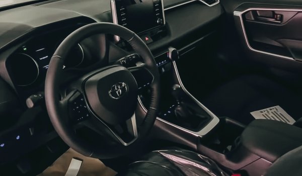 «Не вкатывает как-то после китайца Хавала»: В сети отреагировали на новый Toyota RAV4 2020
