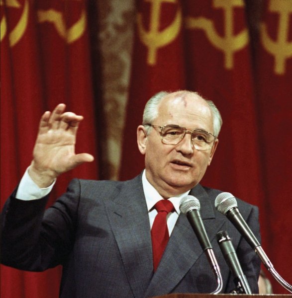 «Горбачёв трус — если бы он послал танки в Европу, СССР бы не рухнул» — СМИ