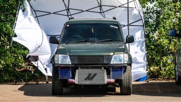 Чумовой «Прадик»: Необычный «свапнутый» Toyota Land Cruiser 90 ломает стереотипы