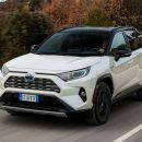 Почему «Равчик», а не «Спортейдж»? Несмотря на завышенную цену, Toyota RAV4 становится лидером продаж