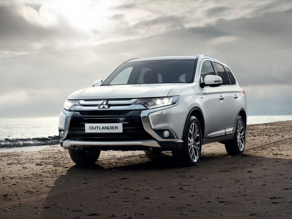 «Ощущение, что едешь на Шохе»: Чем разочаровывает владельцев Mitsubishi Outlander III?