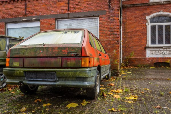 Гниющий эксклюзив: В Германии нашли парковку с экспортными LADA Samara с нулевым пробегом