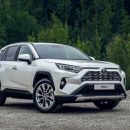 Стиль и управляемость или надежность с комфортом: Mazda CX-5 или Toyota RAV4 - битва двух титанов