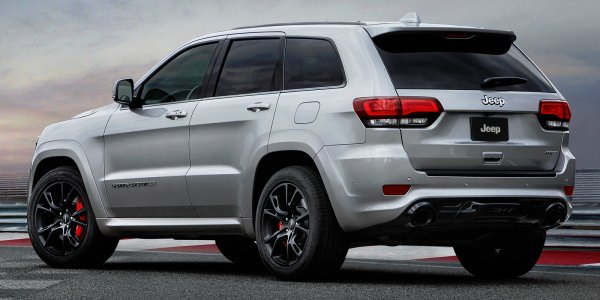 Даже «Крузак» не так хорош: «Беспощадный» Grand Cherokee SRT-8 – покоритель водительских сердец