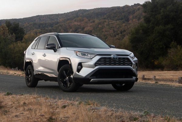 Покупают, несмотря ни на что: Почему Toyota RAV4 остается самым популярным SUV на мировом рынке