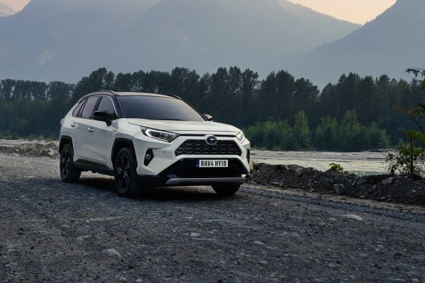 Покупают, несмотря ни на что: Почему Toyota RAV4 остается самым популярным SUV на мировом рынке